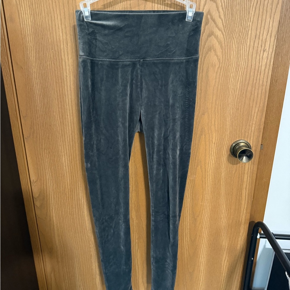 Aerie Gray Velvet Leggings Size Medium